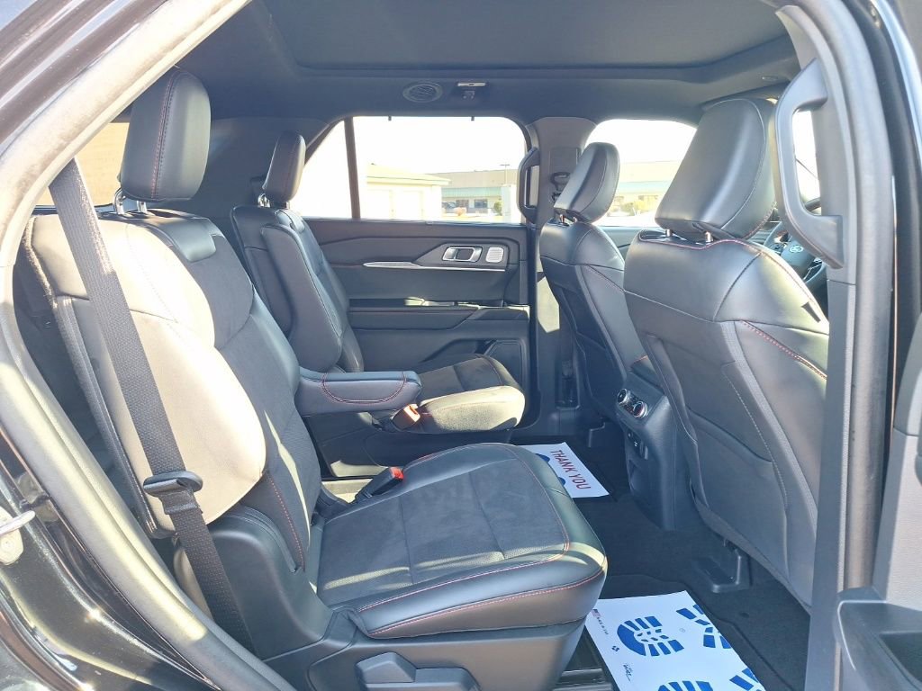 Used 2025 Ford Explorer ST image 15
