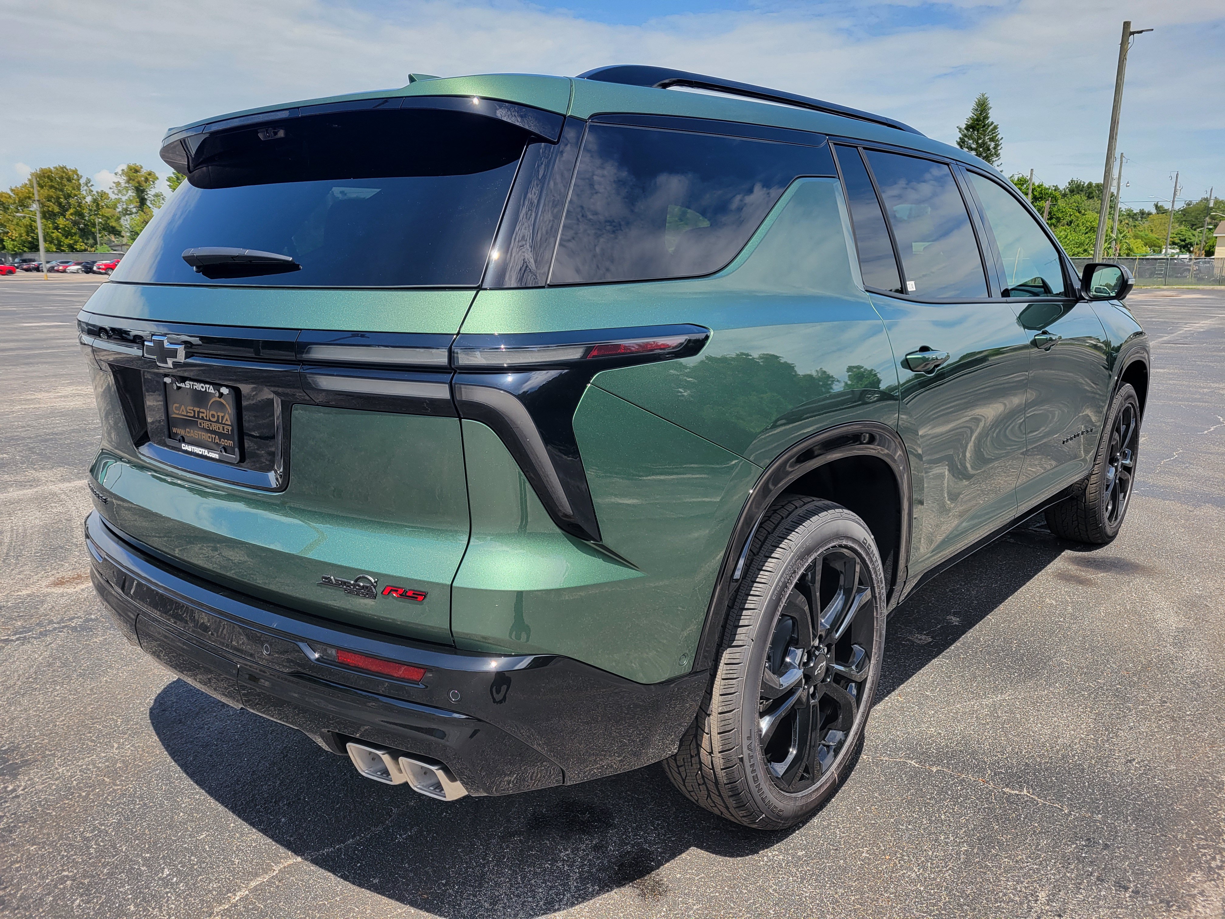 New 2027 Chevrolet Traverse RS w/ LPO, Floor Liner Package FWD image 5