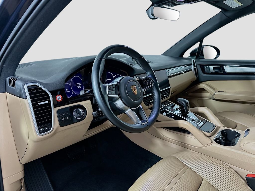 Certified 2022 Porsche Cayenne Platinum Edition image 4