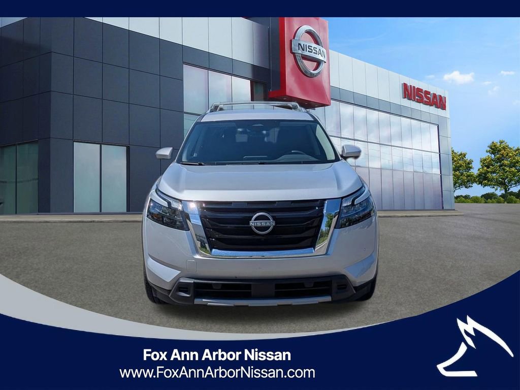 Certified 2025 Nissan Pathfinder SL w/ Cargo Package AWD/4WD image 8