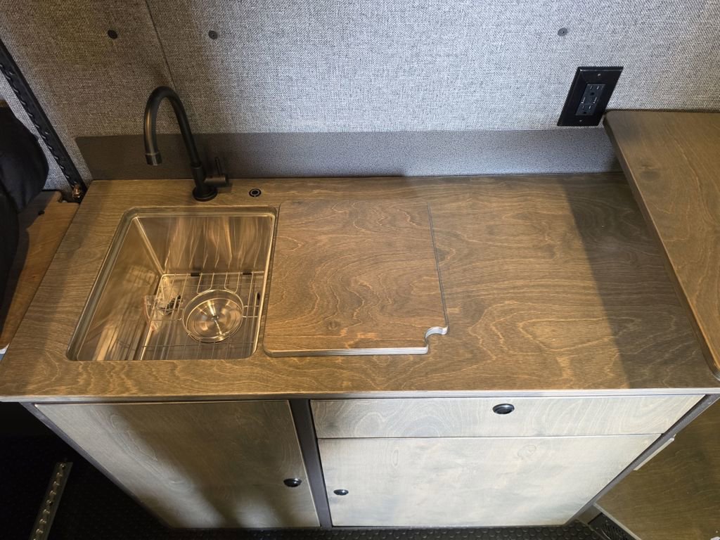 New 2025 RAM ProMaster 1500 w/ Quick Order Package 22G SLT image 14