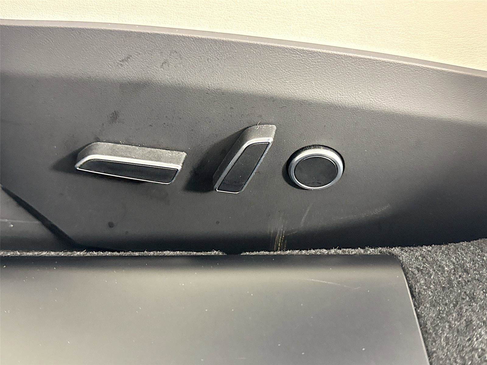 Used 2022 Tesla Model S image 26