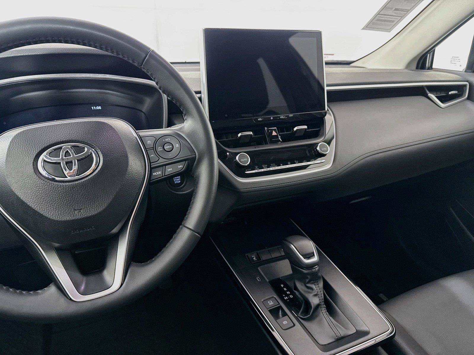 Certified 2026 Toyota Corolla Cross XLE FWD image 31