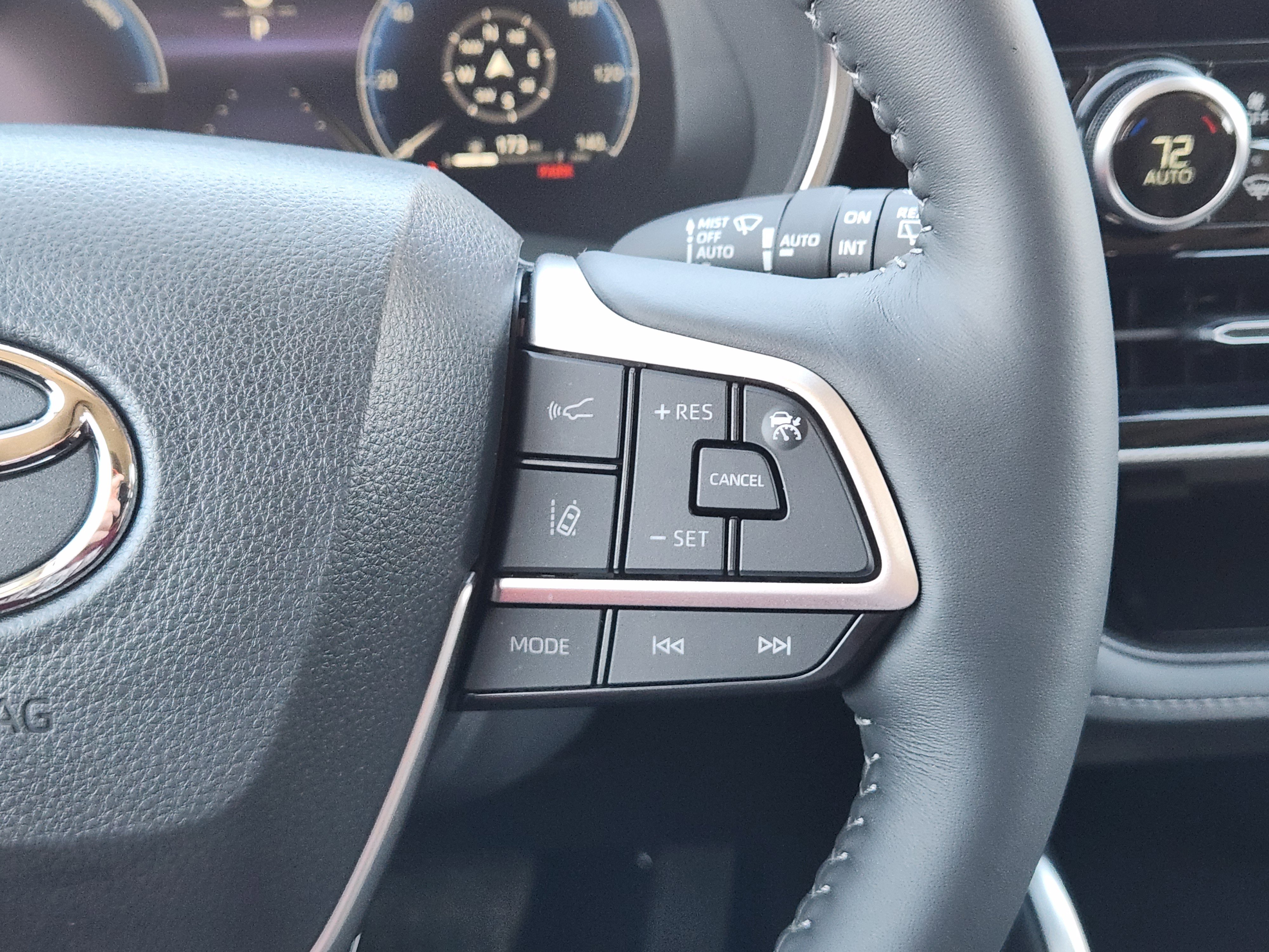 Used 2025 Toyota Highlander Platinum image 40