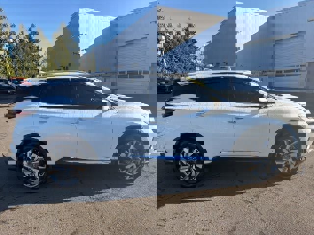 Used 2020 Nissan Murano SL w/ Moonroof Package image 2