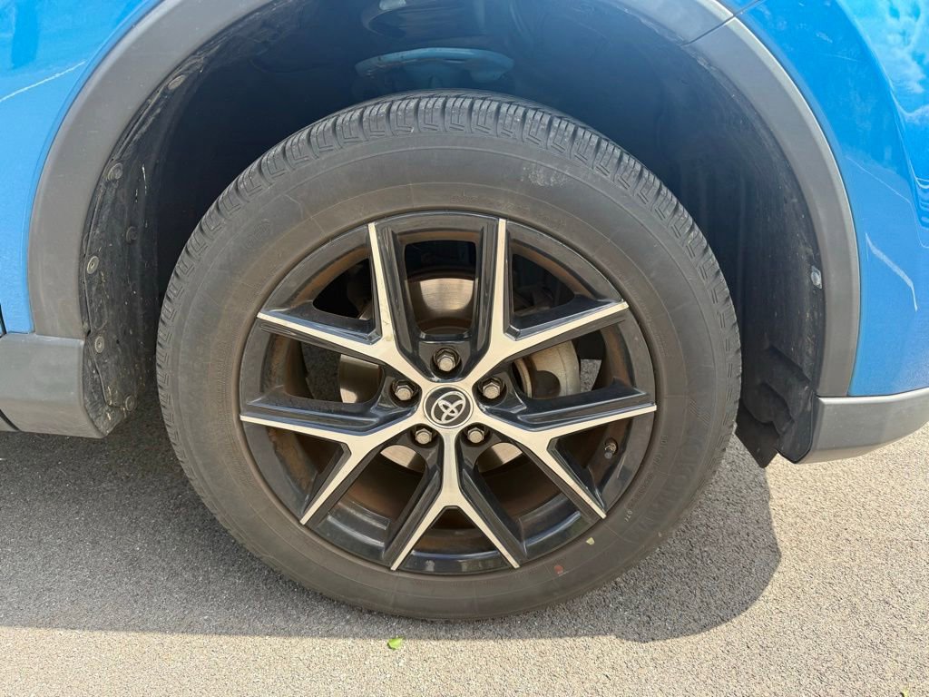 Used 2017 Toyota RAV4 SE AWD/4WD image 8