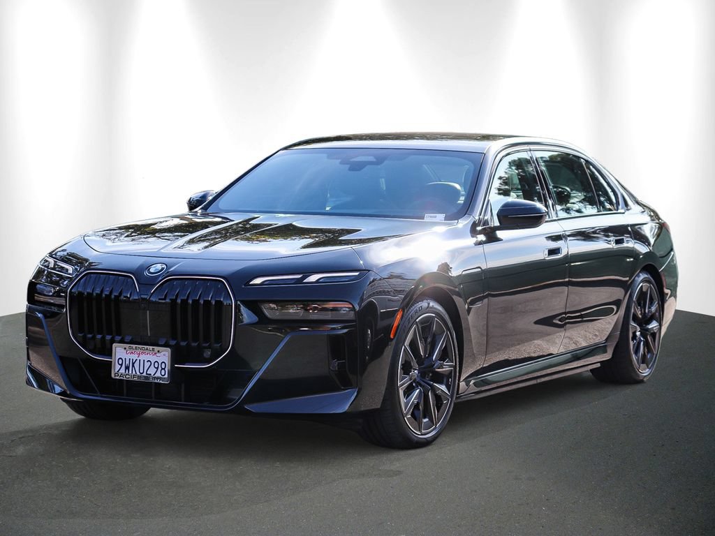 Used 2026 BMW 750e xDrive w/ Premium Package AWD/4WD image 3