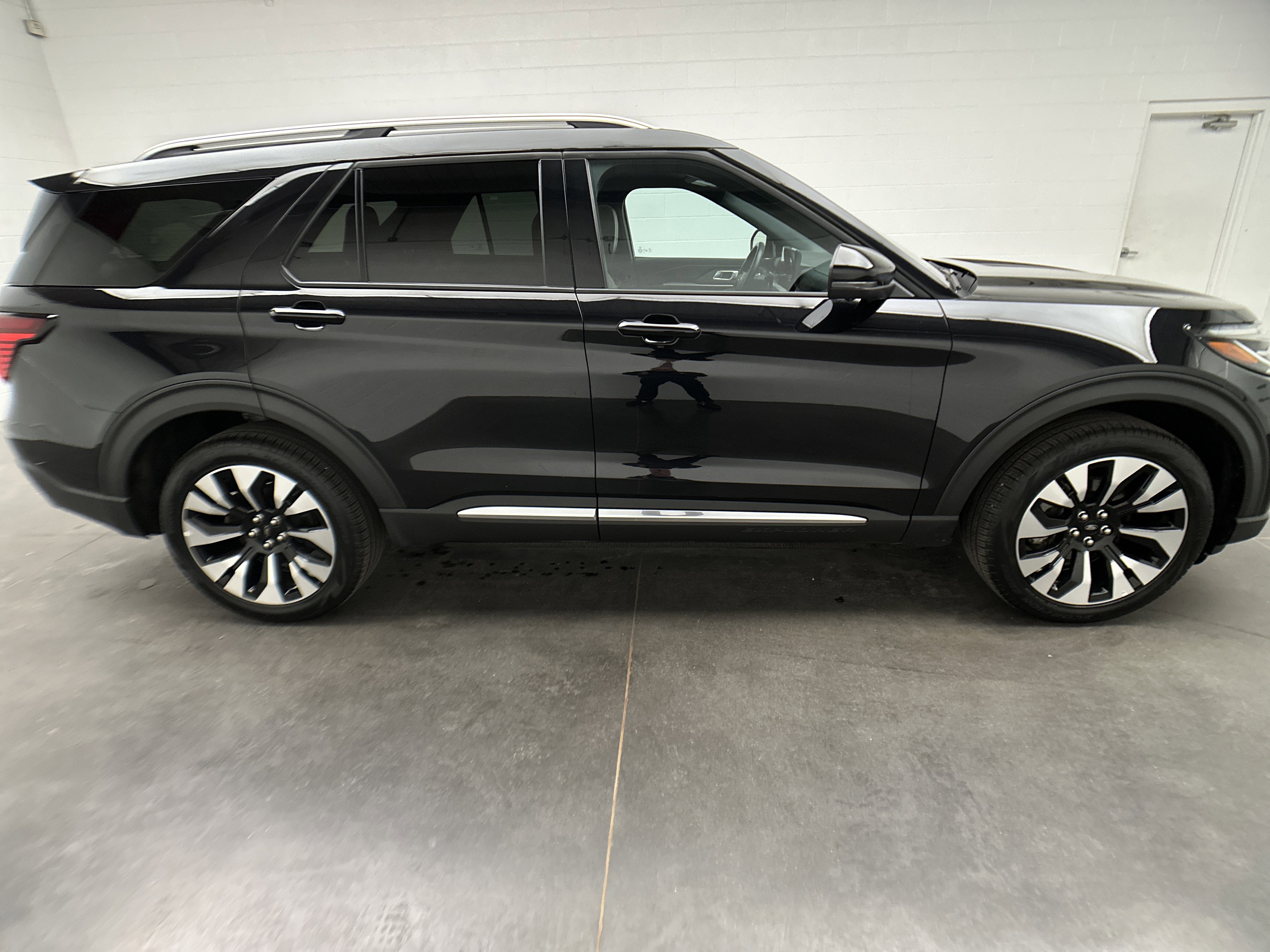 Used 2025 Ford Explorer Platinum w/ LUX Leather Package image 10