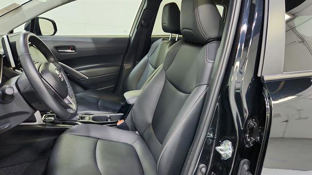 Used 2025 Toyota Corolla Cross XLE image 12