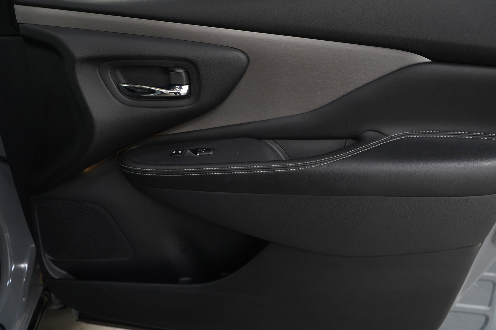 Used 2024 Nissan Murano SL image 9