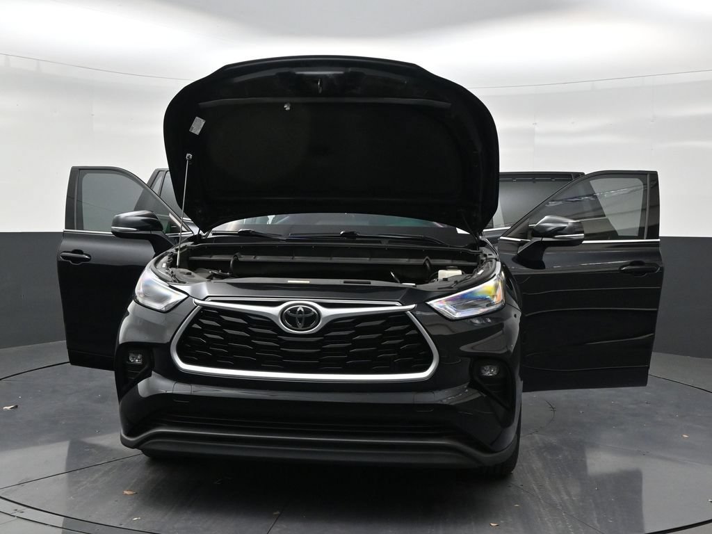 Used 2021 Toyota Highlander XLE FWD image 33