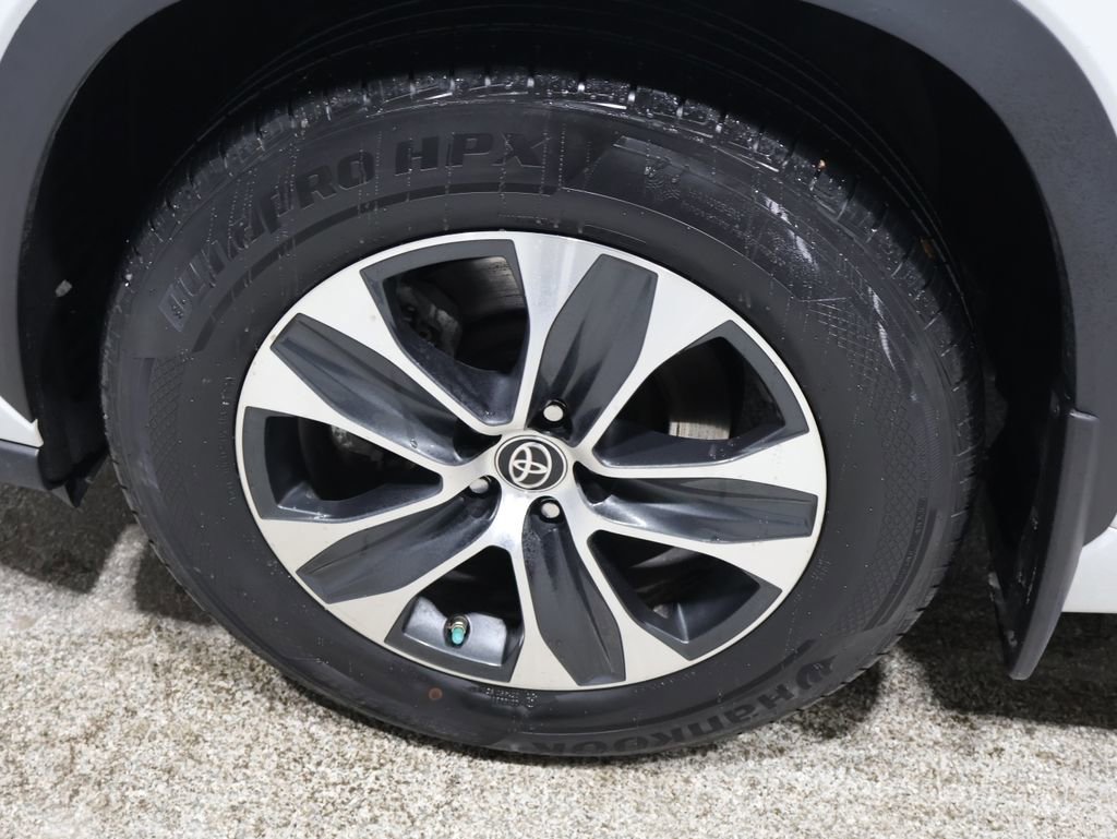 Certified 2022 Toyota Highlander XLE image 8