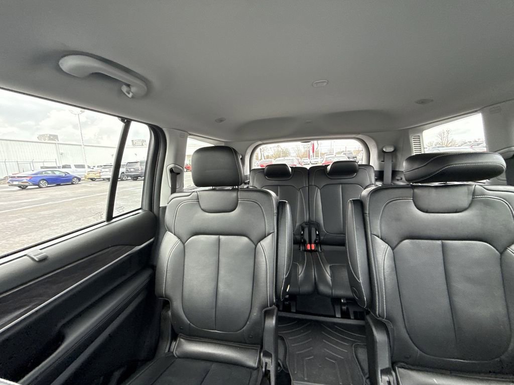 Used 2023 Jeep Grand Cherokee L Limited w/ Luxury Tech Group II image 11