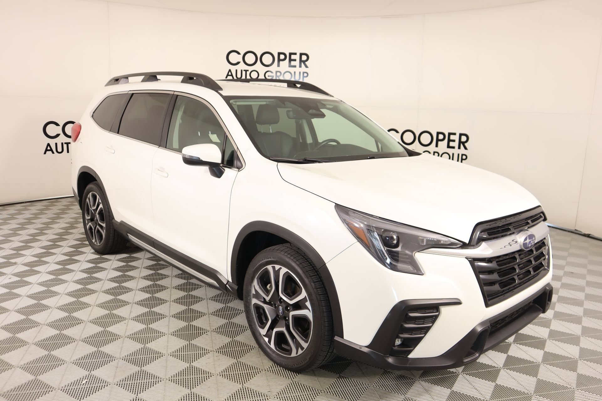 Used 2023 Subaru Ascent Limited AWD/4WD image 1