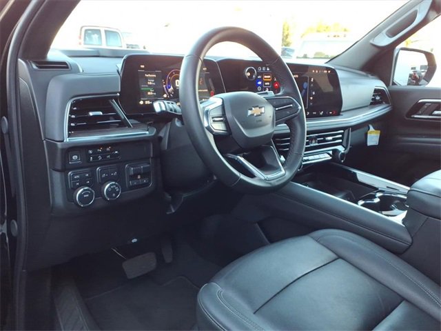 Used 2025 Chevrolet Suburban LT w/ Sun And Tow Package image 9
