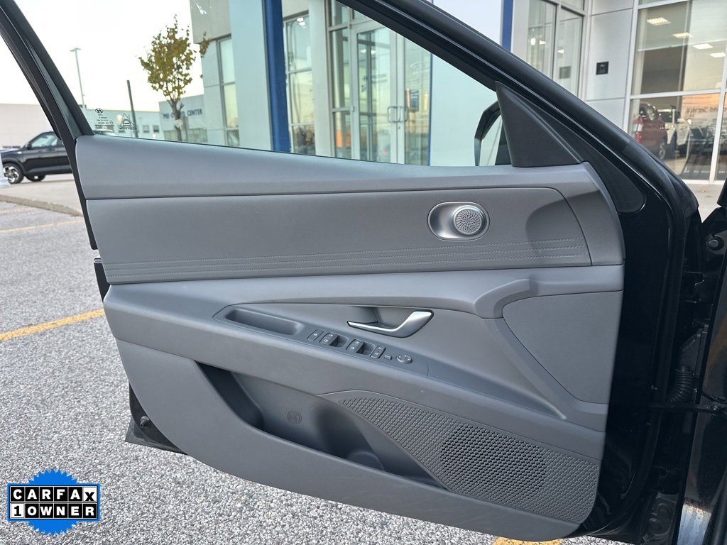 Used 2023 Hyundai Elantra SEL w/ Cargo Package image 11