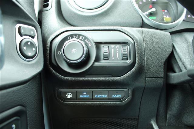 Used 2021 Jeep Wrangler Unlimited Sahara AWD/4WD image 30