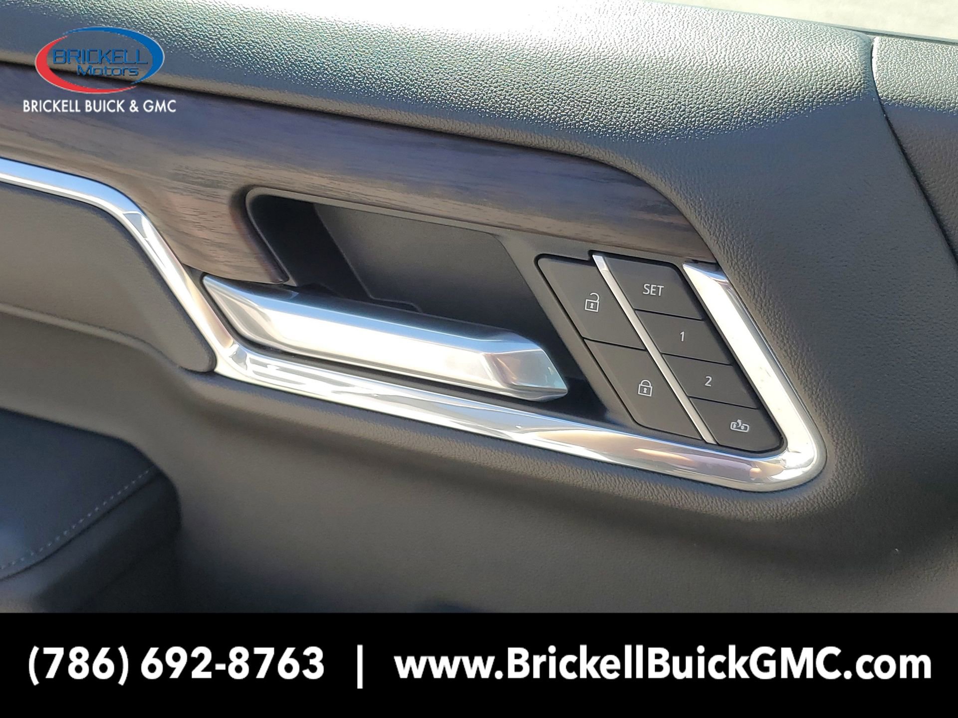 New 2025 GMC Sierra 1500 SLT w/ SLT Convenience Package image 17