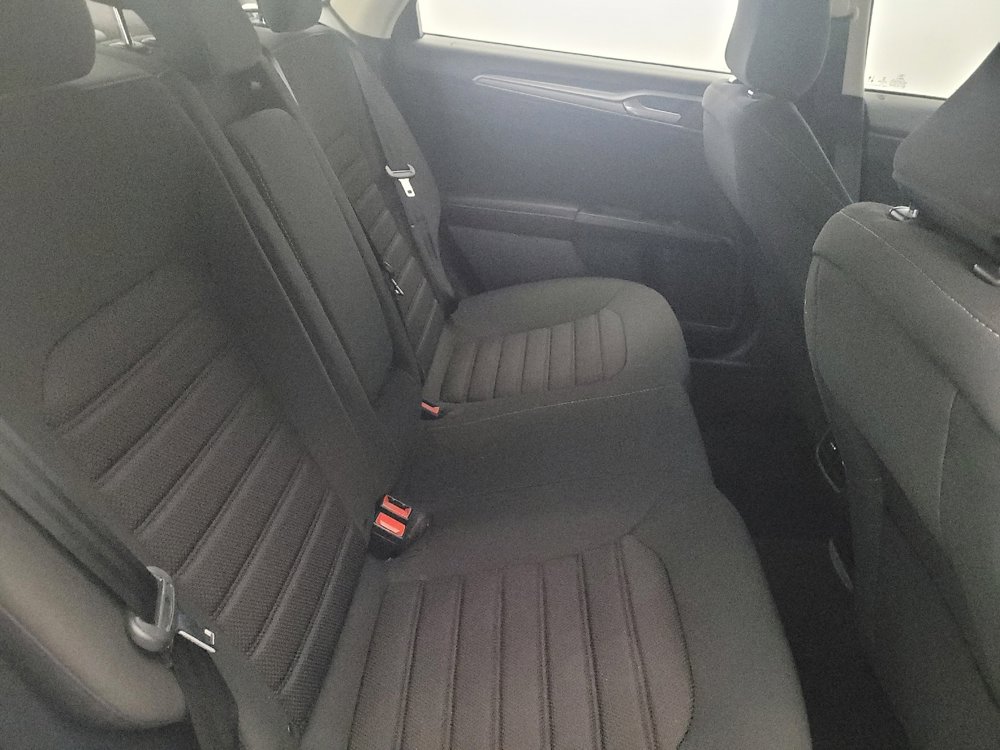 Used 2020 Ford Fusion SE image 19