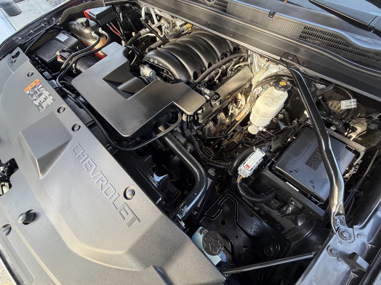 Used 2017 Chevrolet Tahoe LT w/ Luxury Package RWD image 18