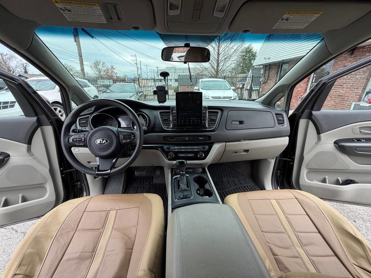 Used 2015 Kia Sedona LX FWD image 17