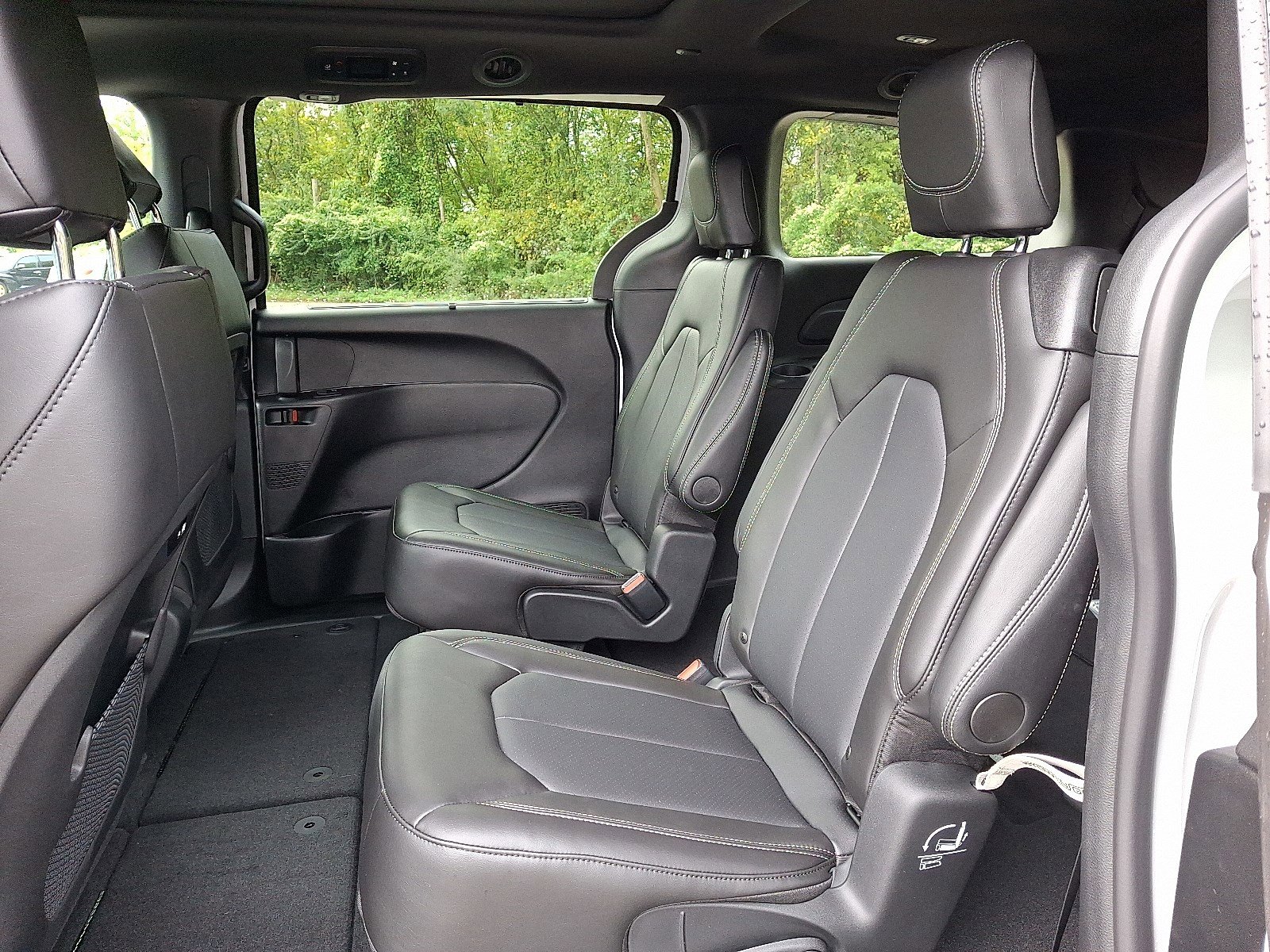 New 2026 Chrysler Pacifica Select image 6