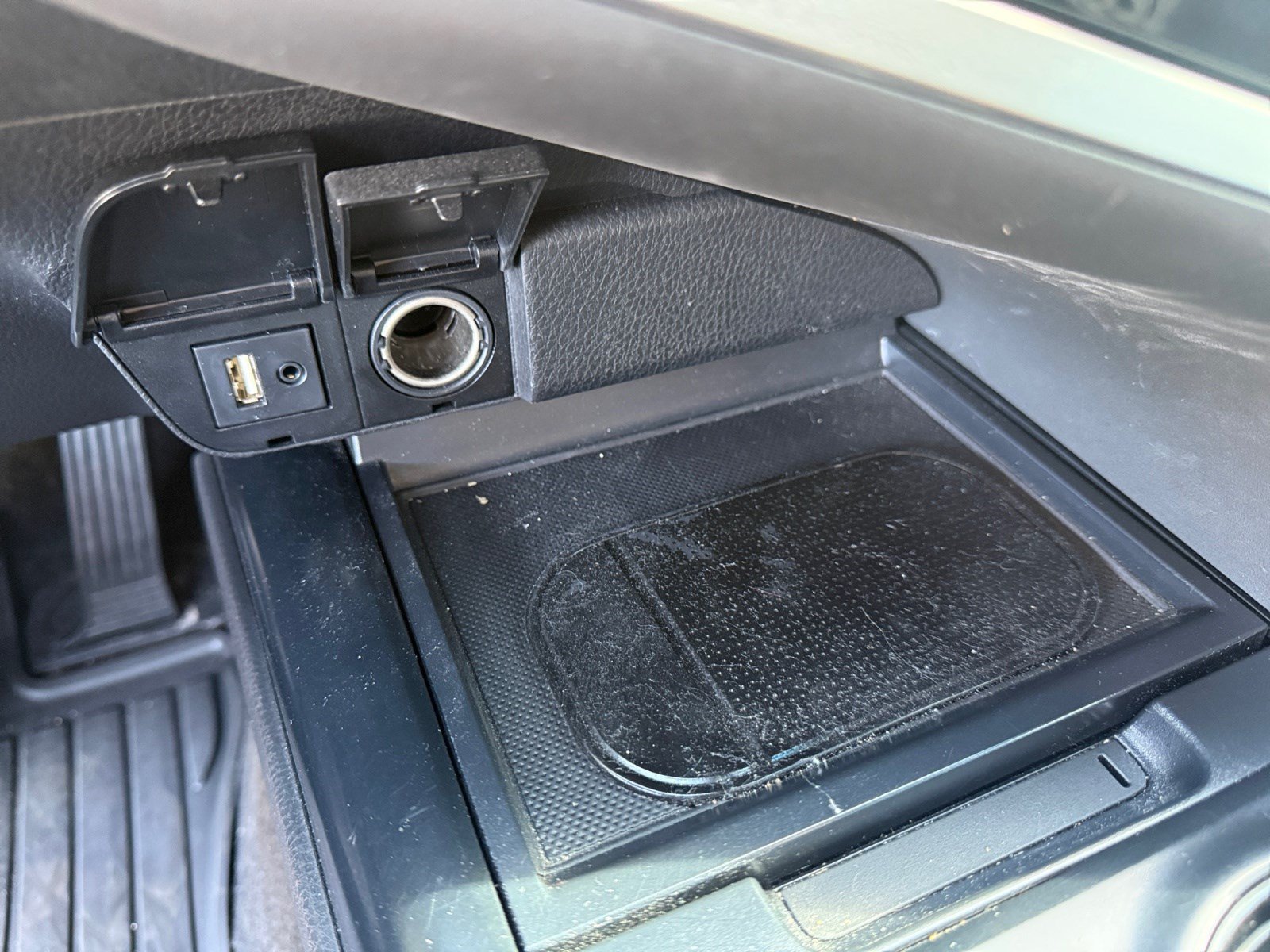 Used 2018 Toyota Camry LE FWD image 29