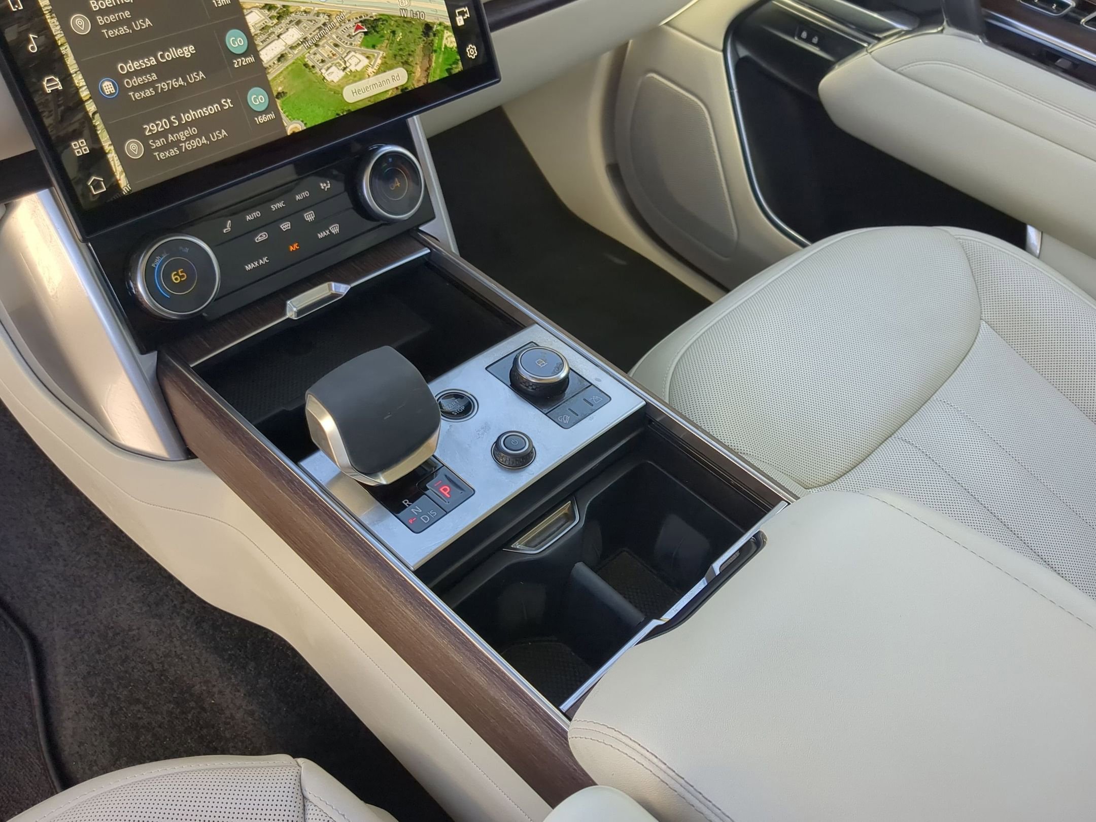 Used 2023 Land Rover Range Rover Long Wheelbase SE image 20