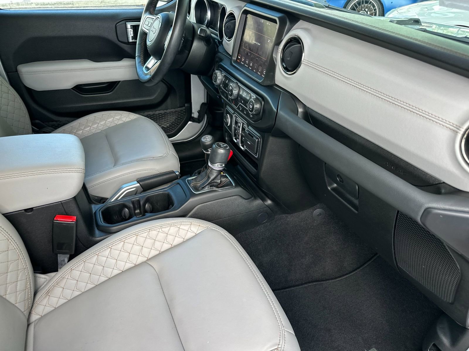 Used 2022 Jeep Wrangler Unlimited Sahara image 17
