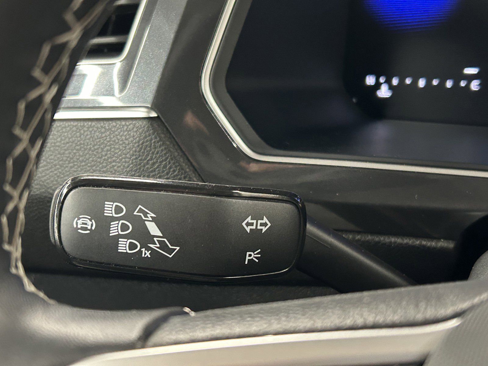 Used 2024 Volkswagen Tiguan SE image 21