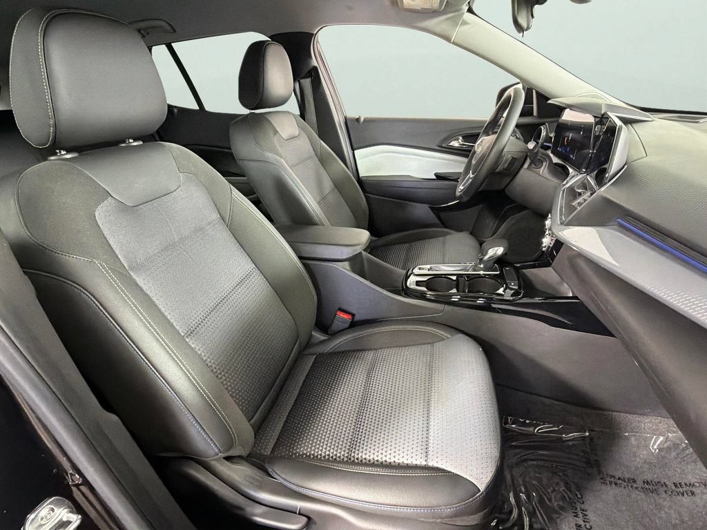 Certified 2025 Chevrolet Trax LT w/ Driver Confidence Package FWD image 33