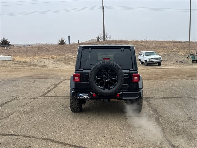 Used 2021 Jeep Wrangler Unlimited Sahara image 4