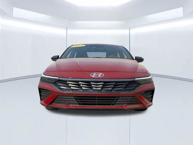 Certified 2025 Hyundai Elantra Sport FWD image 9