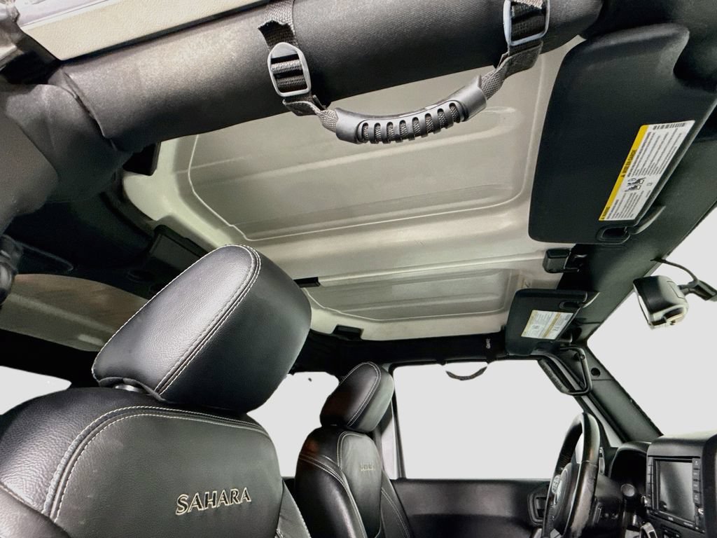 Used 2017 Jeep Wrangler Unlimited Sahara w/ Connectivity Group AWD/4WD image 17