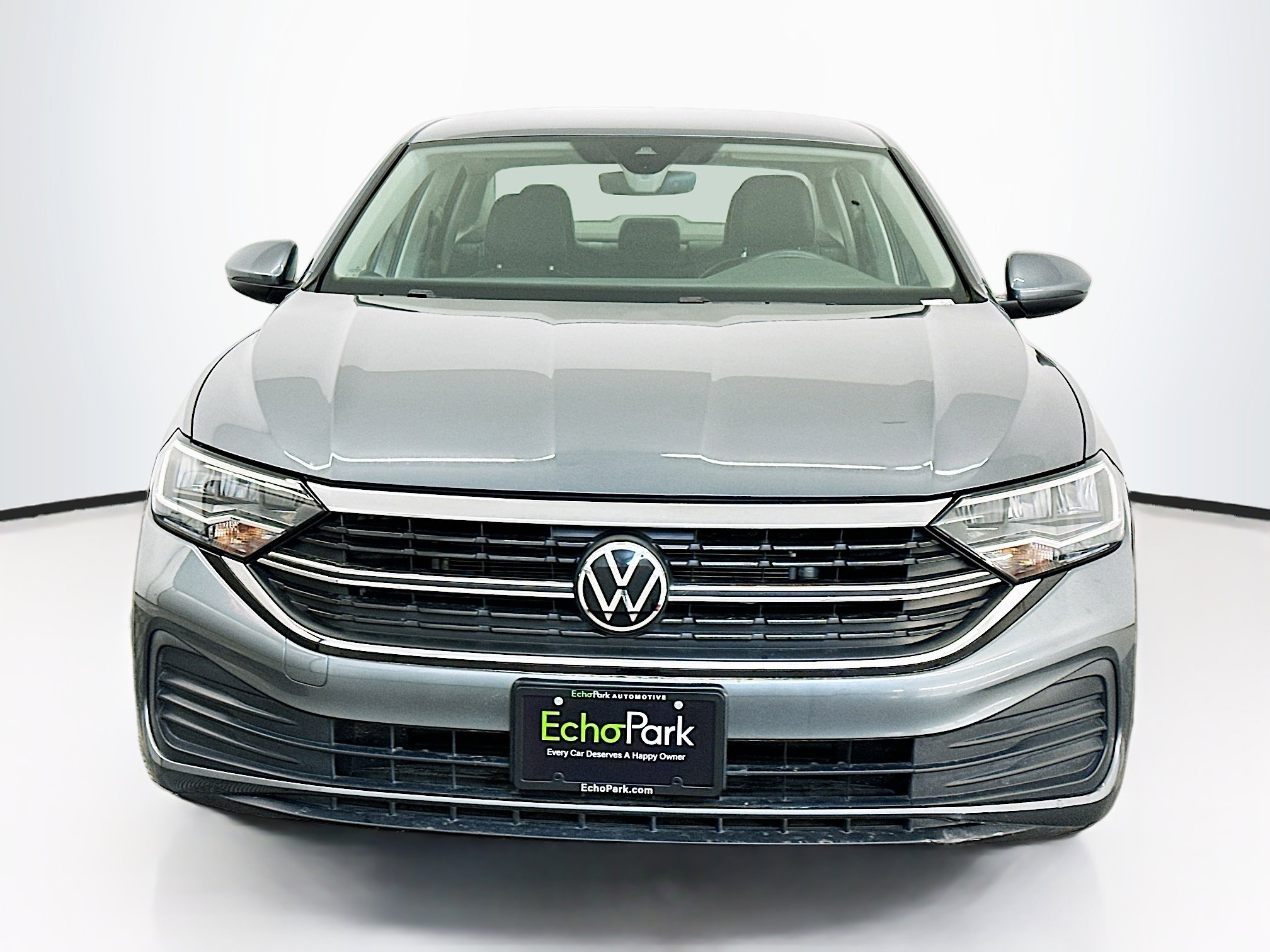 Used 2024 Volkswagen Jetta SE image 2