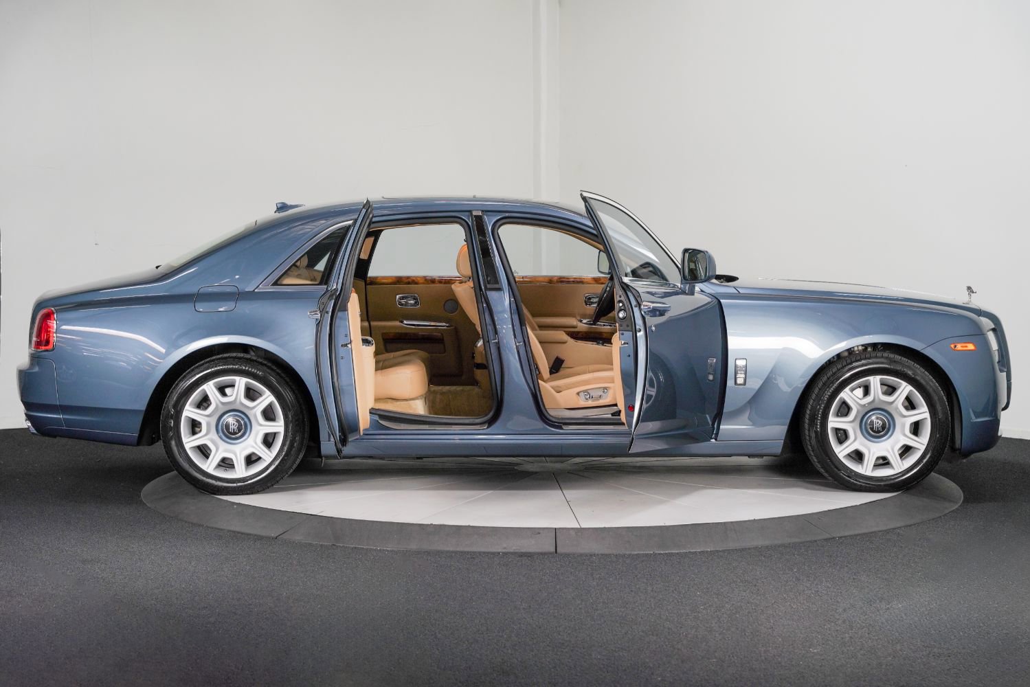 Used 2011 Rolls-Royce Ghost RWD image 23