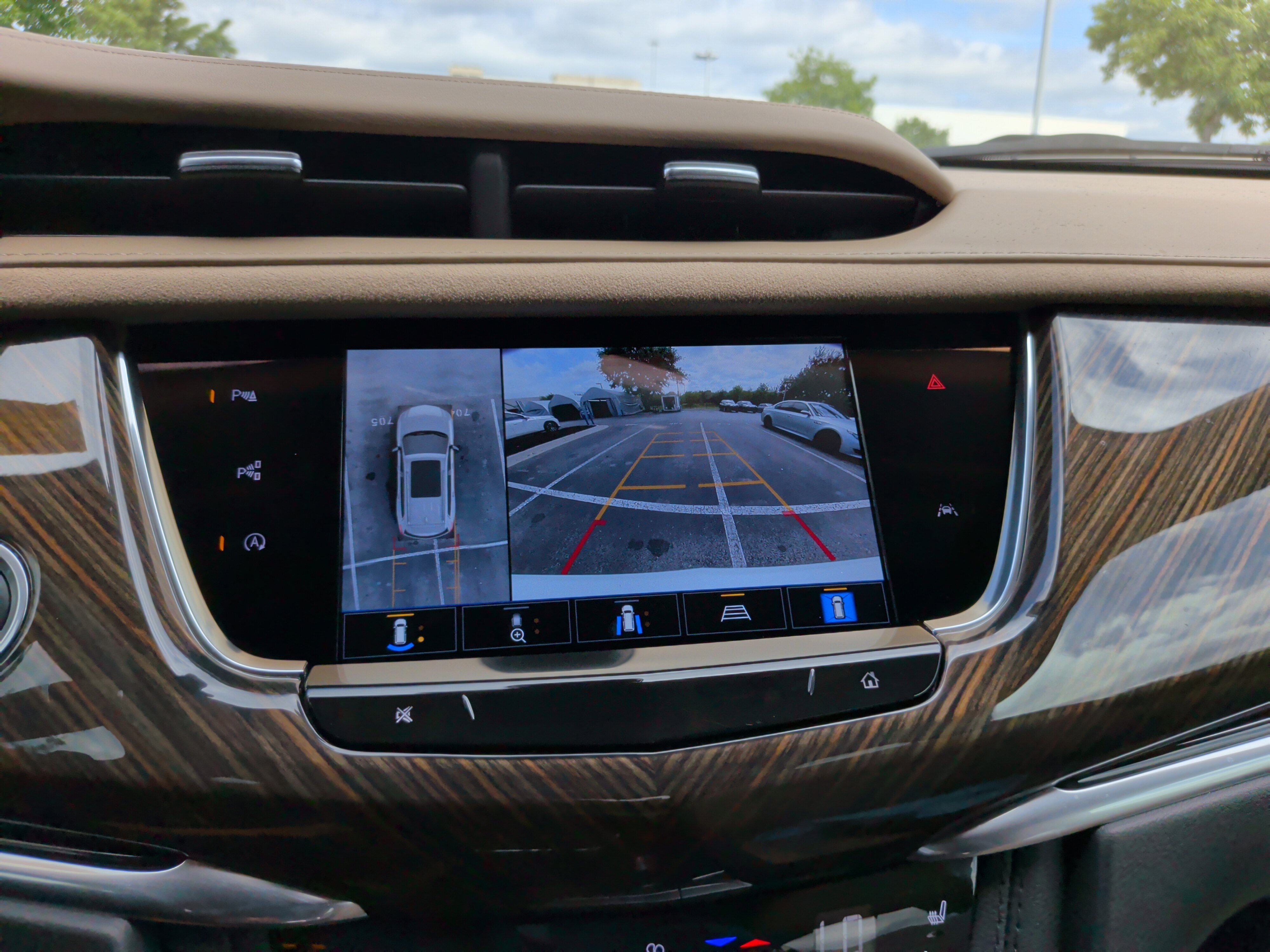 Used 2023 Cadillac XT6 Premium Luxury w/ Platinum Package FWD image 18
