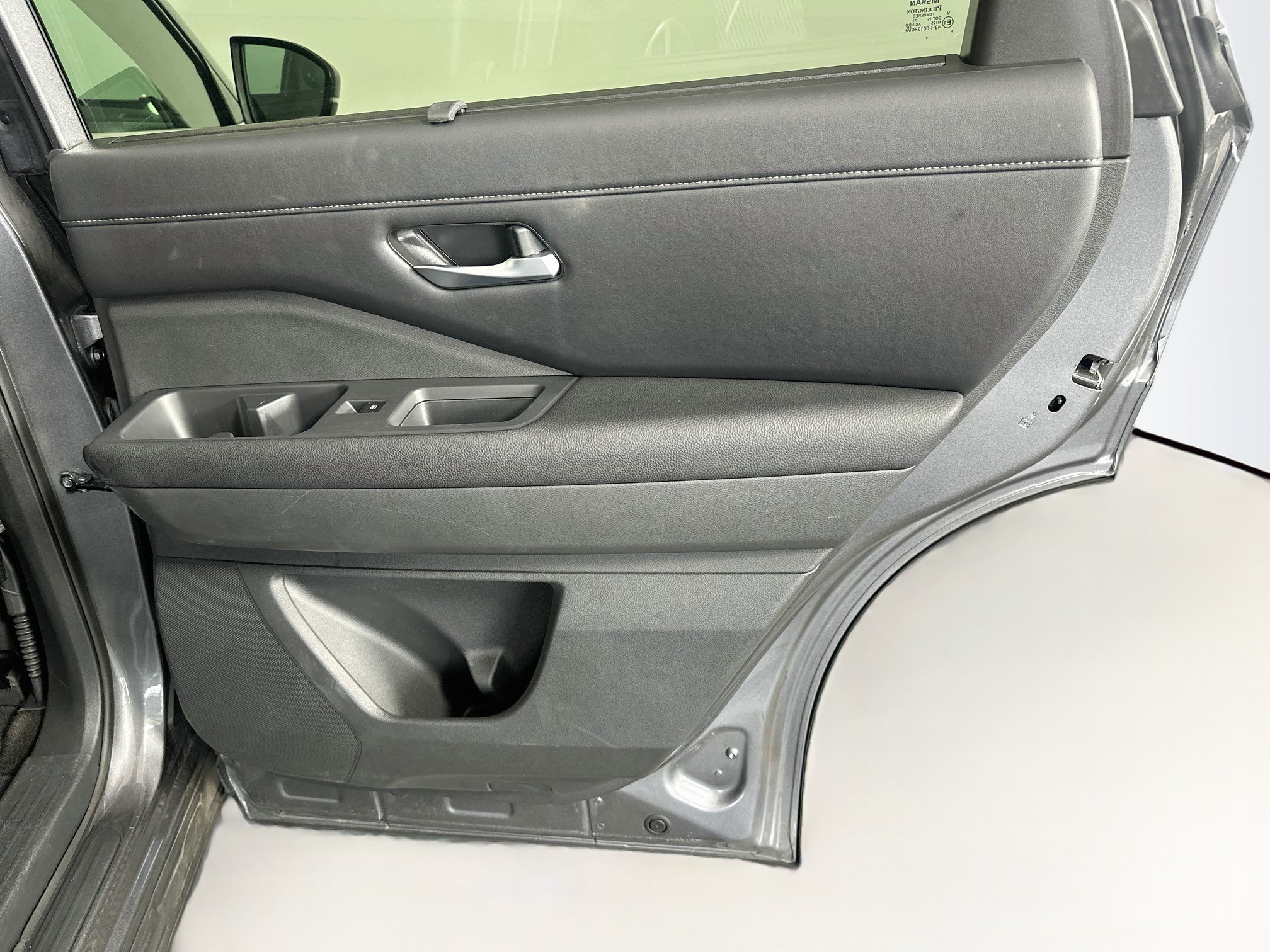 Used 2025 Nissan Pathfinder SL AWD/4WD image 33