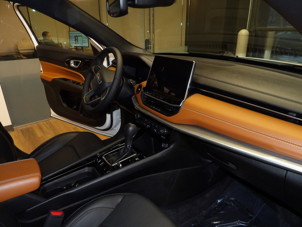 Used 2024 Jeep Compass Limited w/ Elite Group image 13