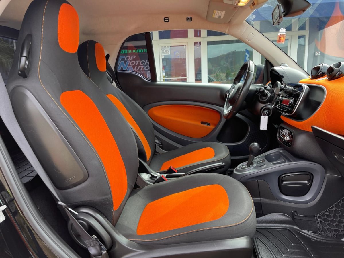 Used 2016 smart fortwo pure RWD image 24