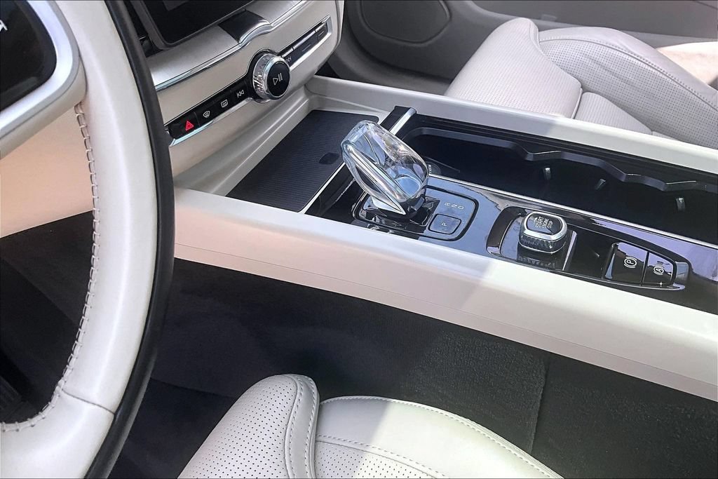 Certified 2026 Volvo XC60 B5 Ultra AWD/4WD image 19