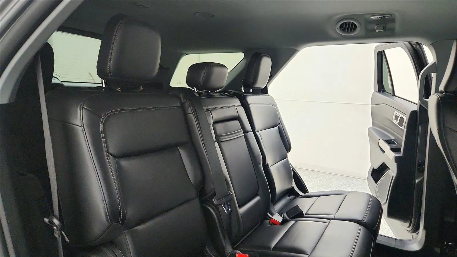 Used 2023 Ford Explorer XLT w/ Equipment Group 202A image 41