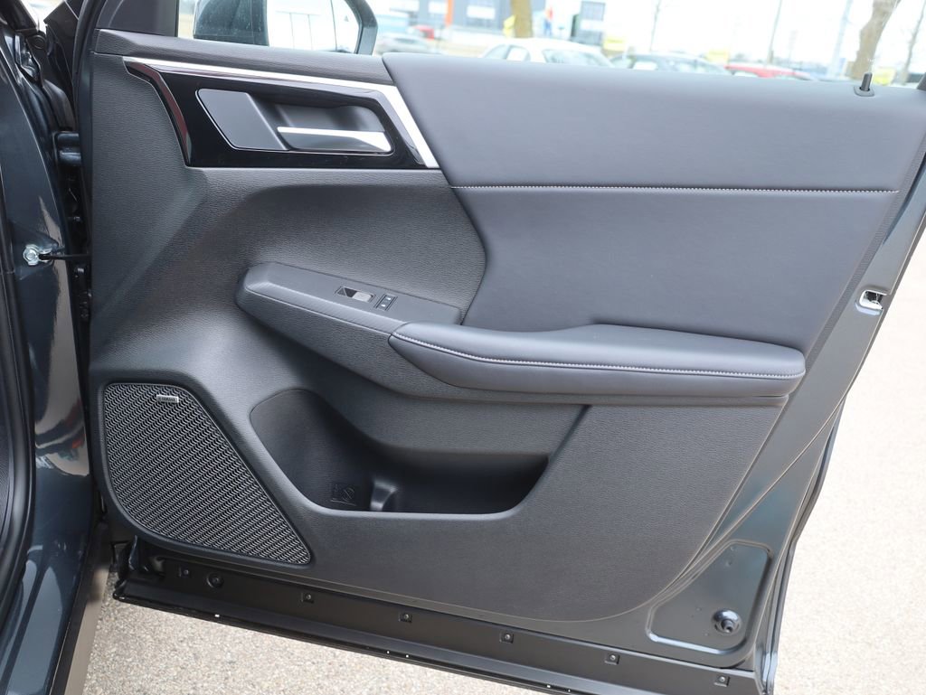 New 2025 Mitsubishi Outlander SE image 16