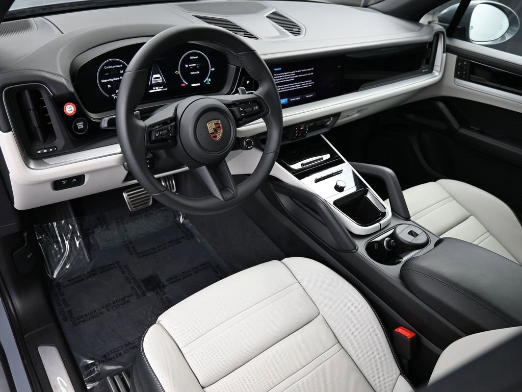 Used 2025 Porsche Cayenne S image 4