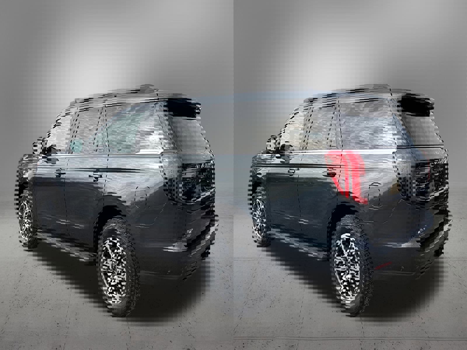 Used 2025 Ford Expedition Active image 3