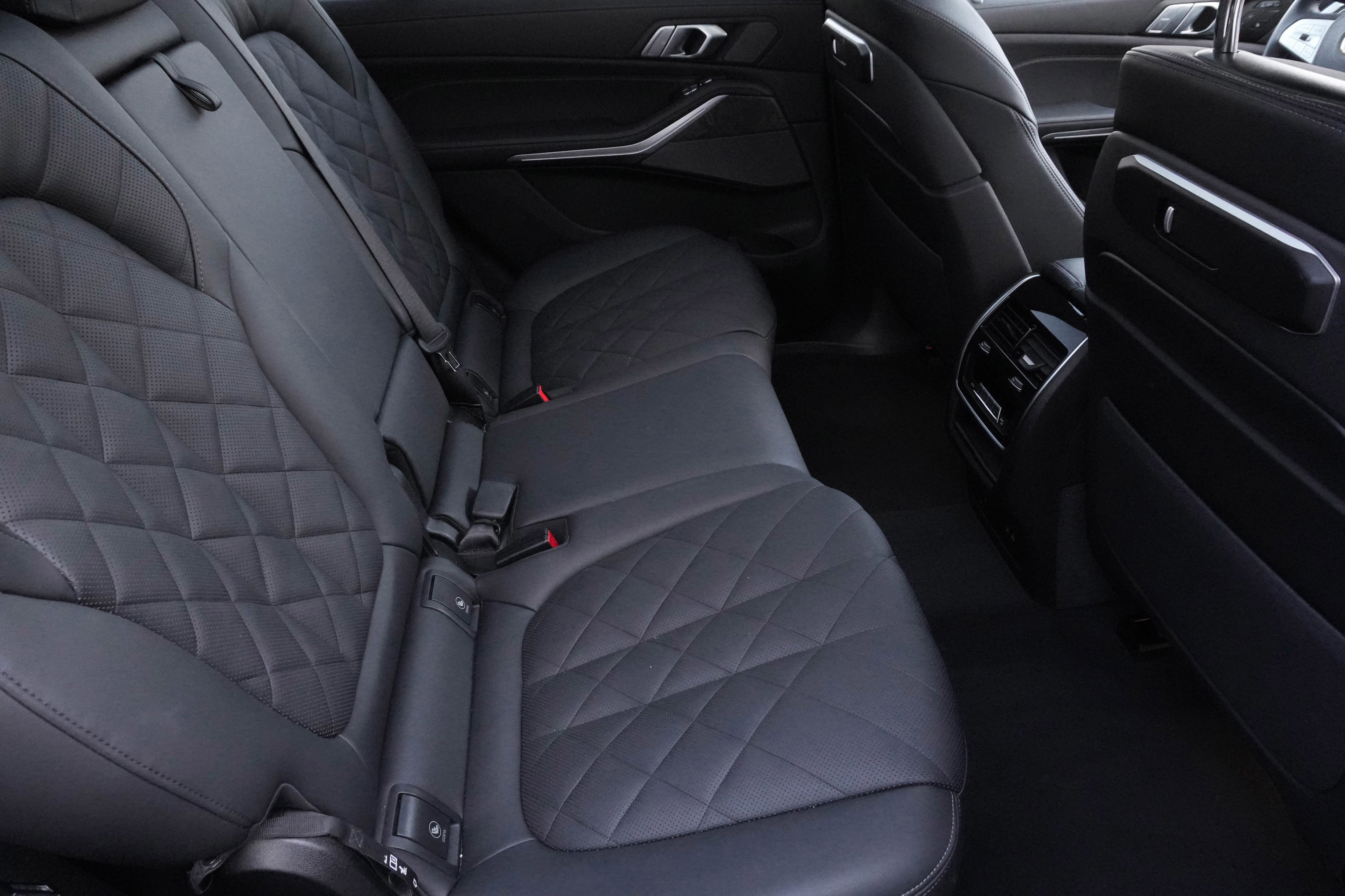 Used 2026 BMW X7 xDrive40i w/ Premium Package image 39