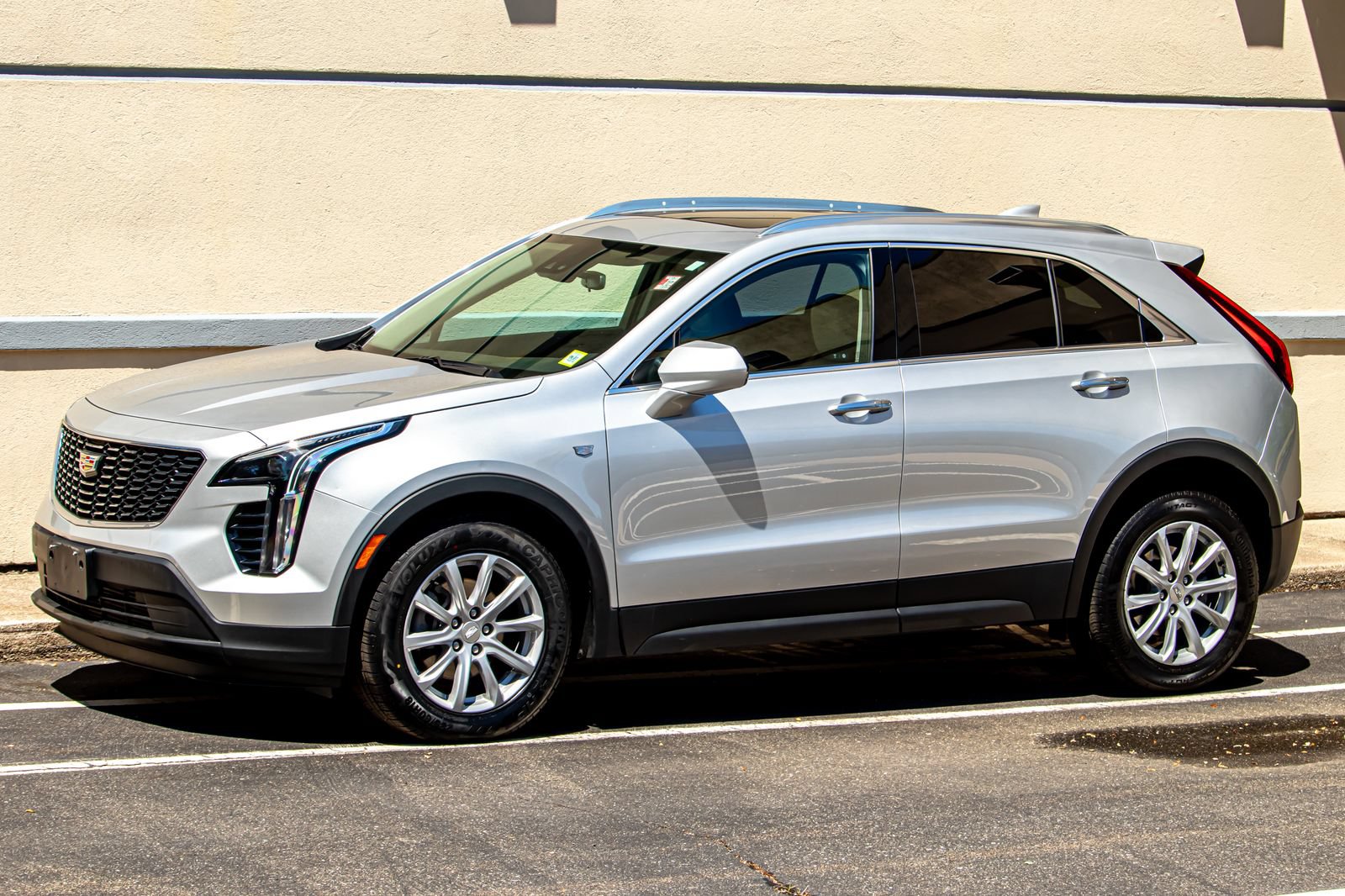Used 2021 Cadillac XT4 Luxury w/ Cold Weather Package AWD/4WD image 4