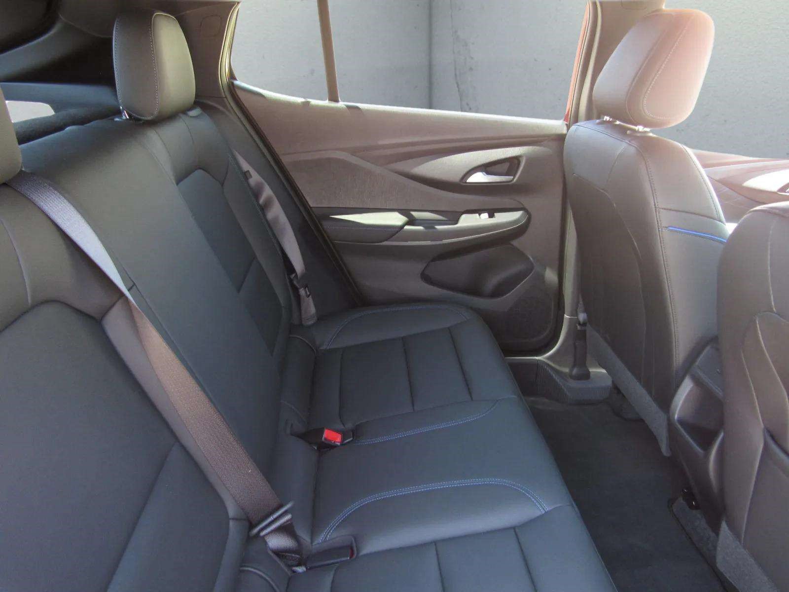 Used 2025 Buick Envista Sport Touring w/ Convenience I Package FWD image 11