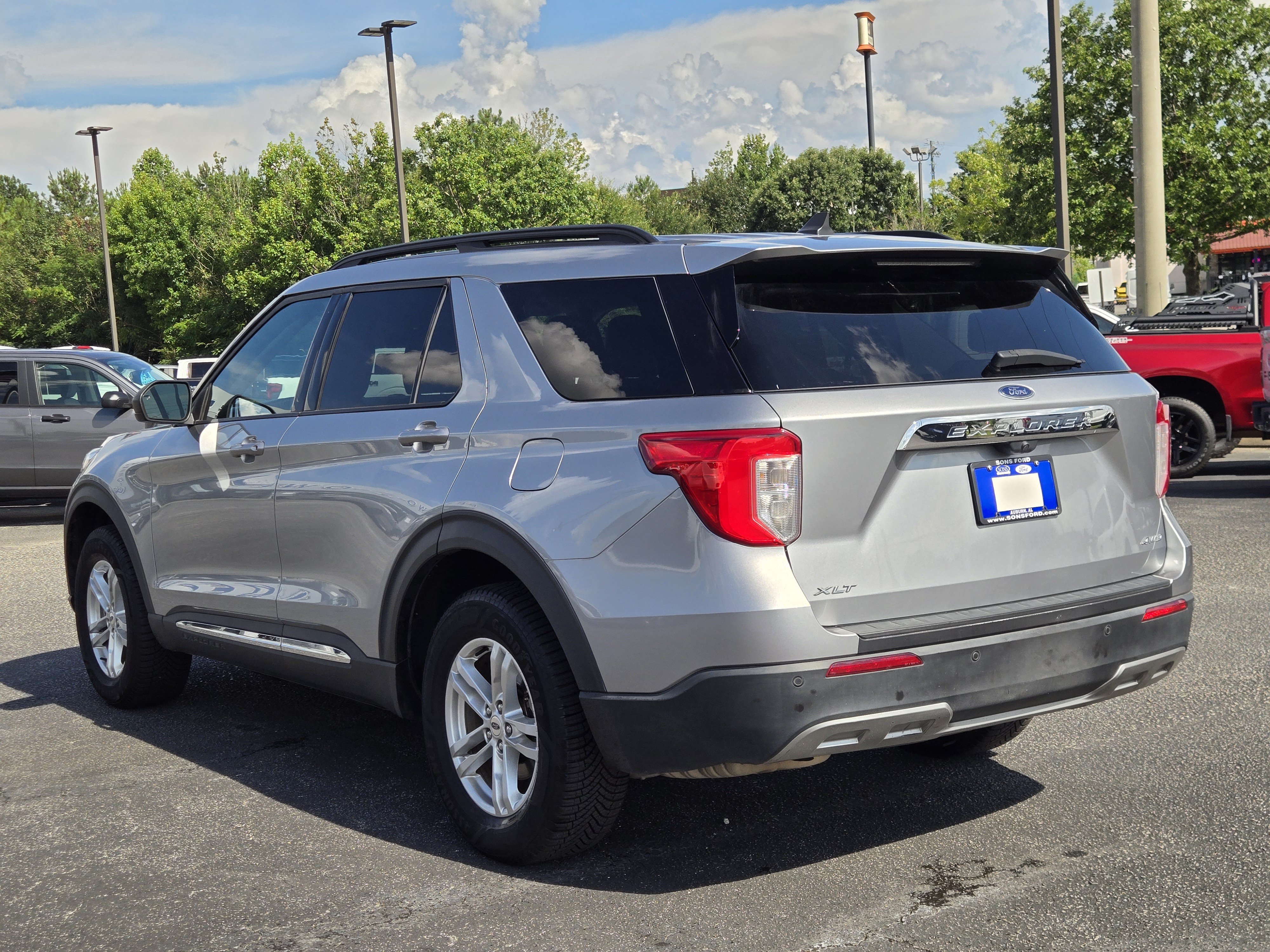 Certified 2023 Ford Explorer XLT w/ Equipment Group 202A AWD/4WD image 9