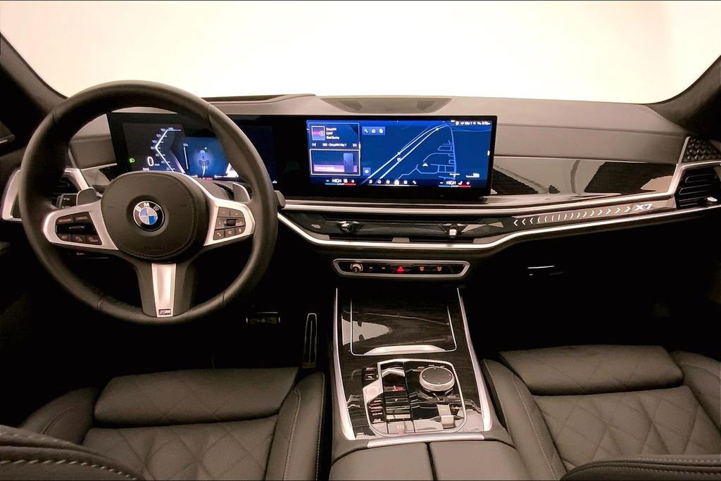 Certified 2025 BMW X7 xDrive40i w/ M Sport Package image 16